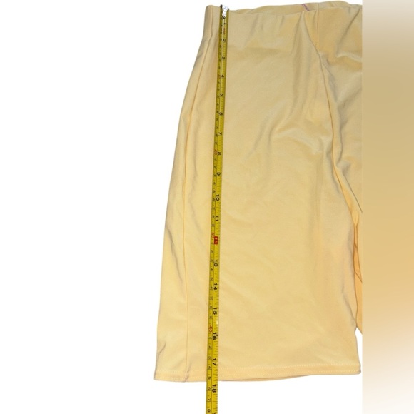 High-Waisted Yellow Slinky Cycle Shorts 🍋 - Picture 9 of 12